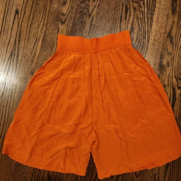 Womens 100% silk shorts size medium - Picture 2 of 3